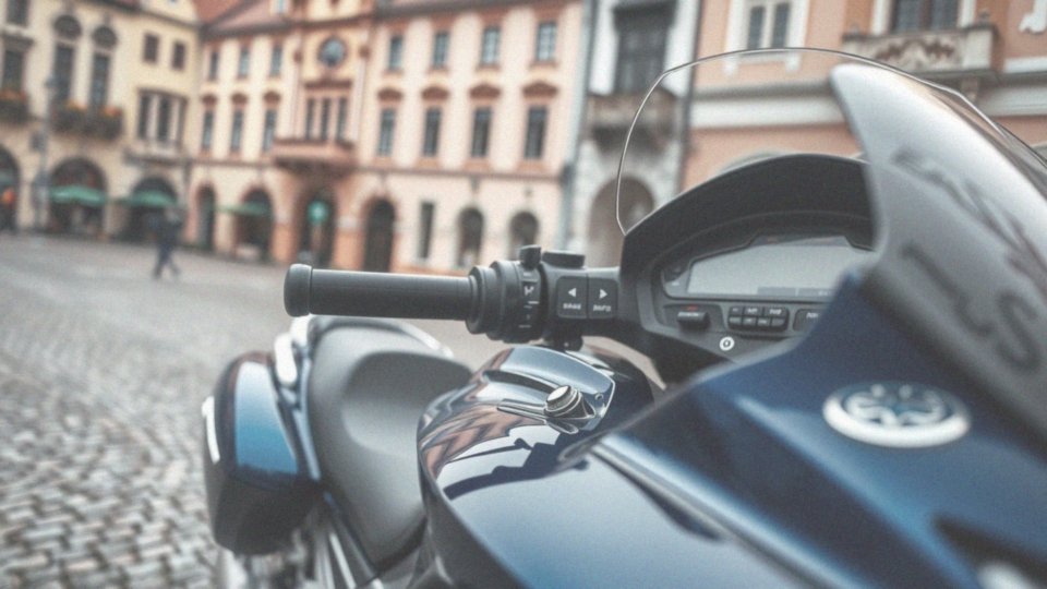 Jakie dodatkowe cechy FJR1300 poprawiają komfort jazdy?