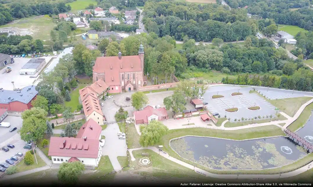 Wychowankowie SOSW z wizytą w Urzędzie Gminy w Żukowie